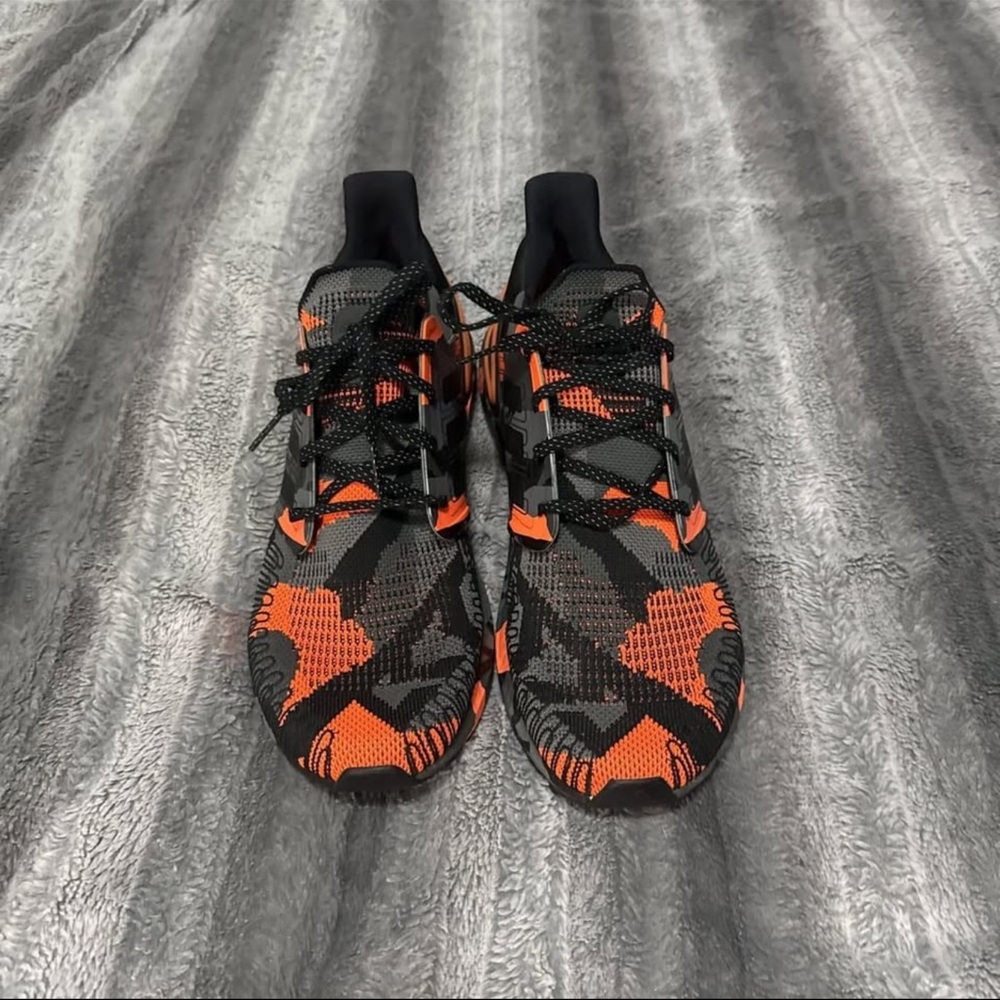 Men's Black and Orange Athletic Shoes